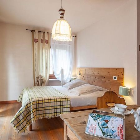 Maison Le Champ B&B Questa Casa Non E Un Albergo La Salle Luaran gambar