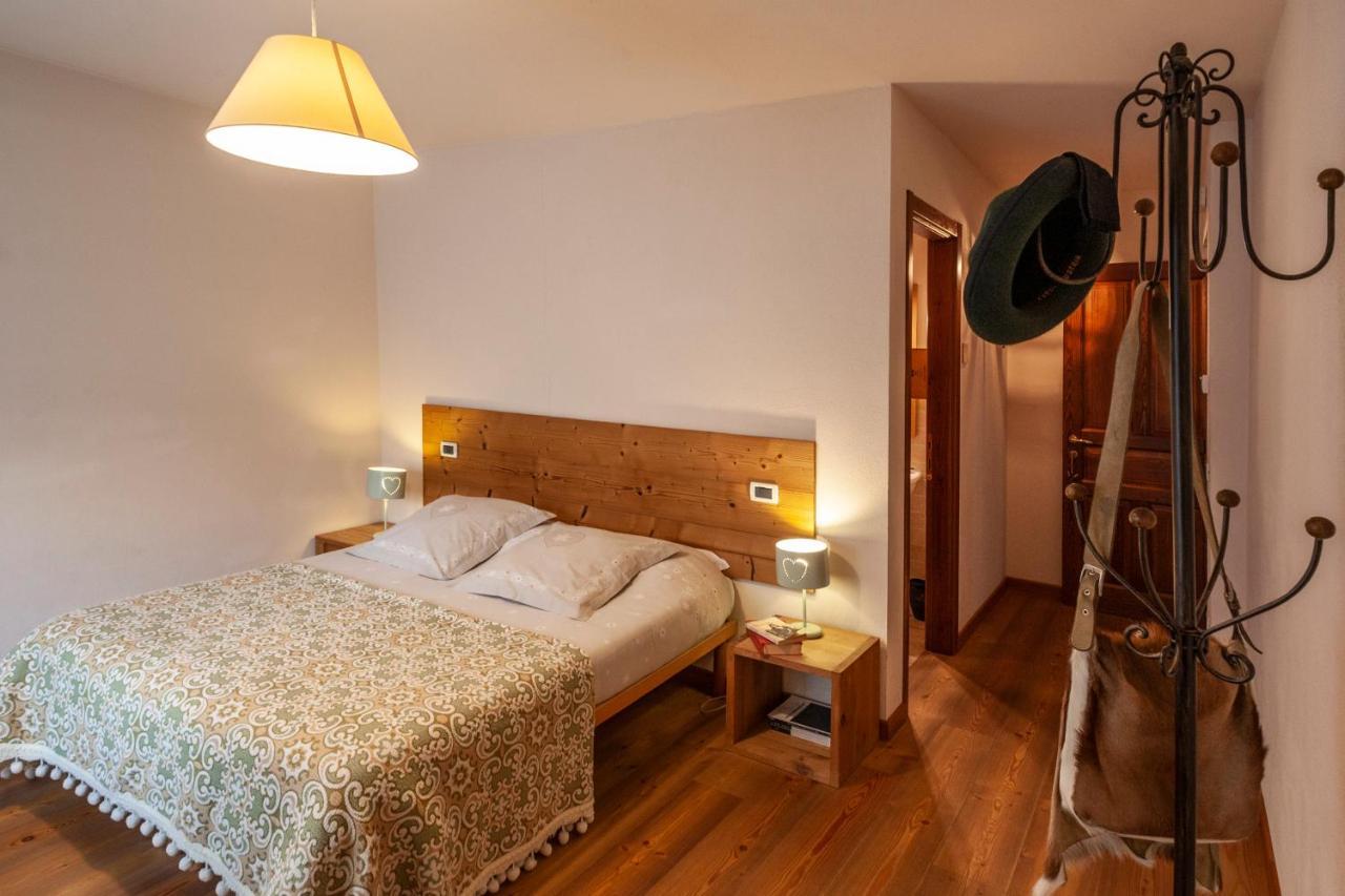 Maison Le Champ B&B Questa Casa Non E Un Albergo La Salle Luaran gambar