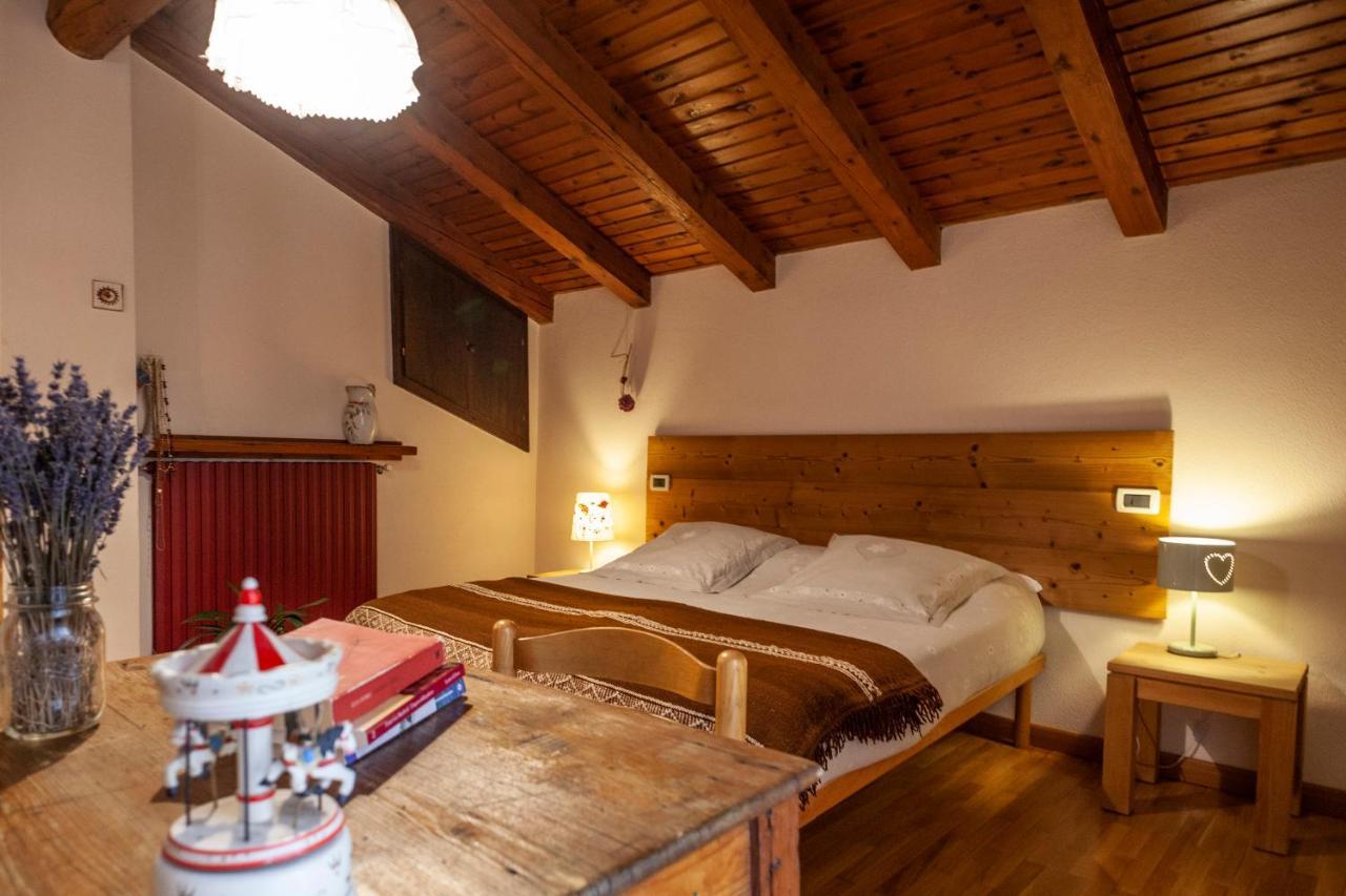Maison Le Champ B&B Questa Casa Non E Un Albergo La Salle Luaran gambar