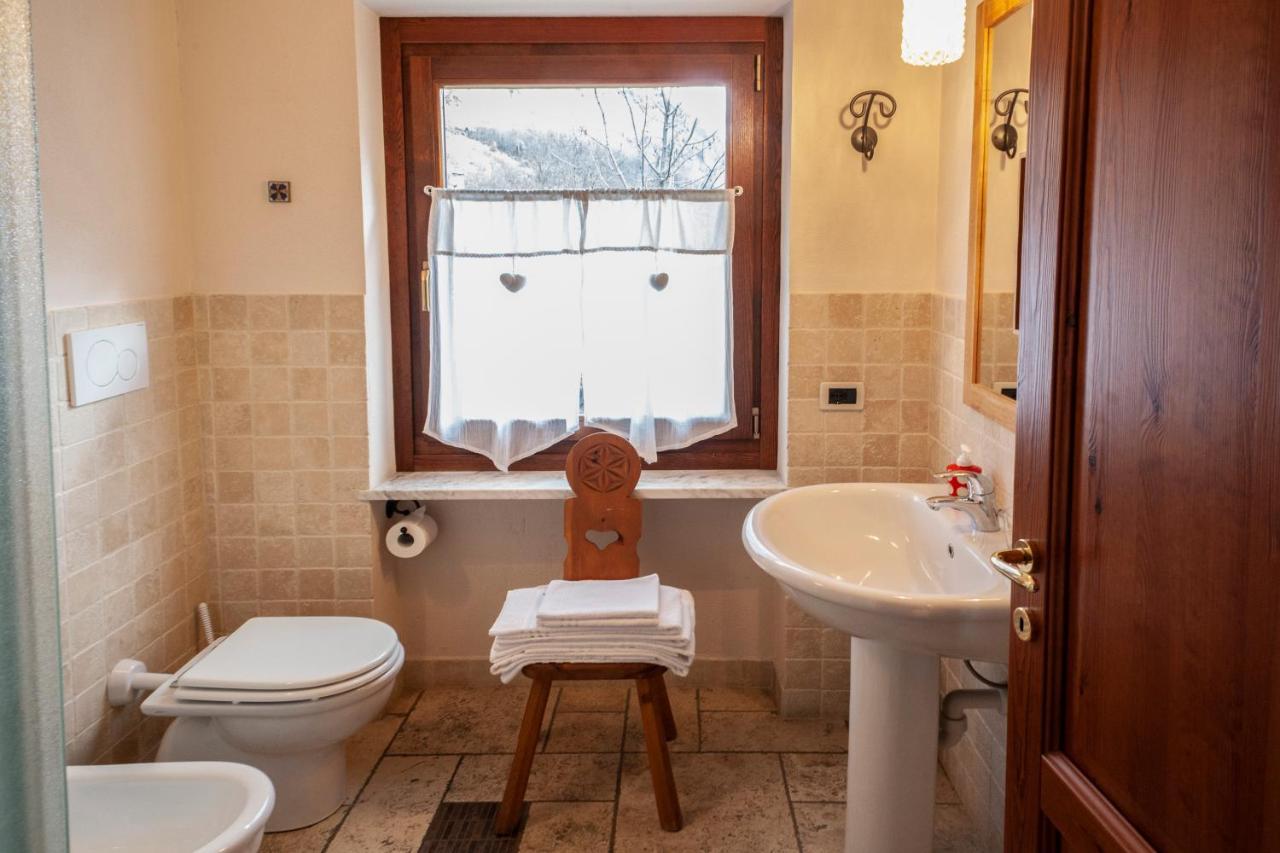 Maison Le Champ B&B Questa Casa Non E Un Albergo La Salle Luaran gambar