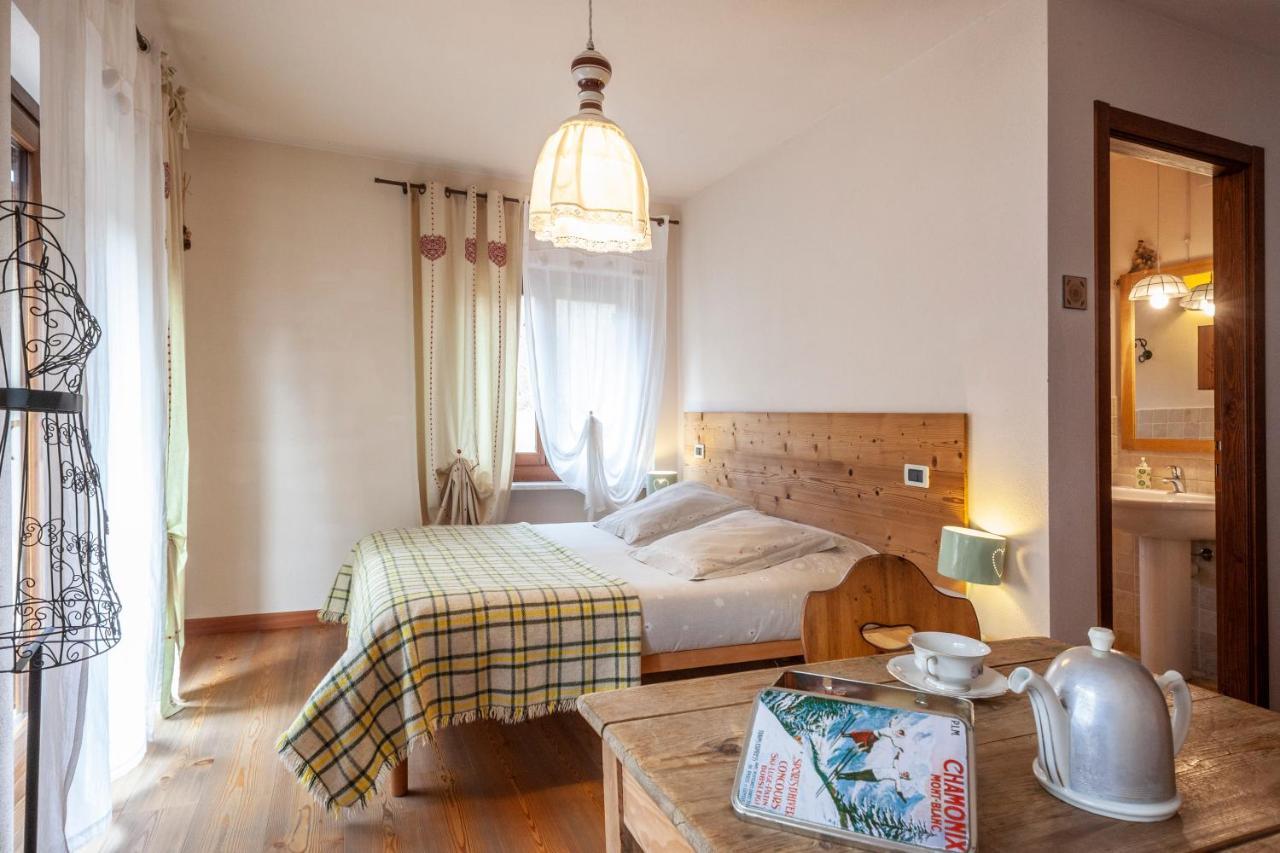 Maison Le Champ B&B Questa Casa Non E Un Albergo La Salle Luaran gambar