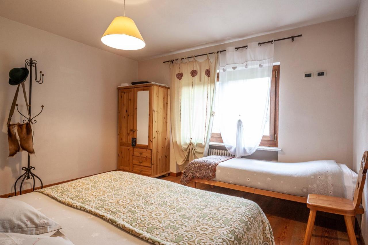 Maison Le Champ B&B Questa Casa Non E Un Albergo La Salle Luaran gambar