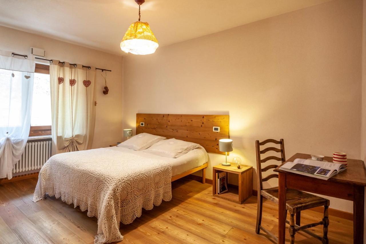 Maison Le Champ B&B Questa Casa Non E Un Albergo La Salle Luaran gambar
