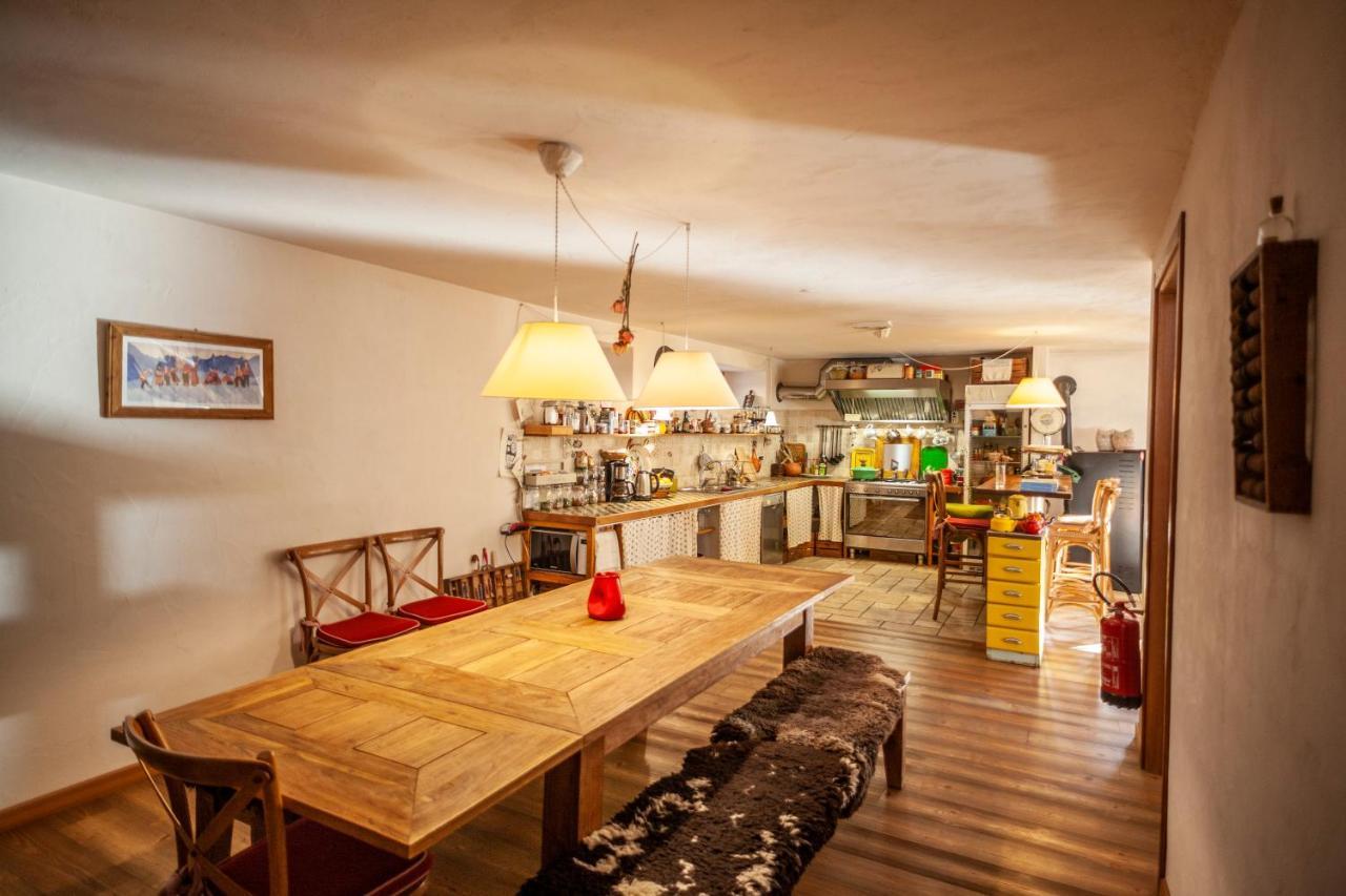 Maison Le Champ B&B Questa Casa Non E Un Albergo La Salle Luaran gambar